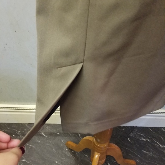 Banana Republic factory taupe pencil skirt (S3) - Picture 5 of 5